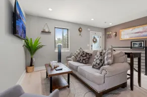 2BR Steps To King St & Metro | 99 score - Image 2