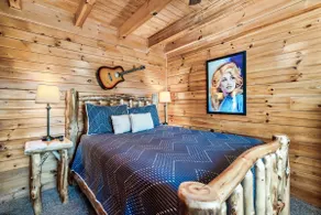 Cozy Cabin: Fireplace, Arcade & Private Hot Tub - Image 2