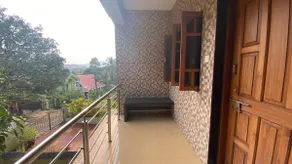 Villa in a calm and serene neighbourhood - Image 2