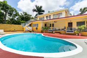 Seaview Suite #1 with 2 queen beds - Image 2