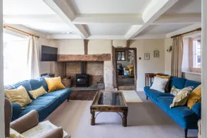 Beautiful Cotswold Farmhouse with Hot tub - Image 2