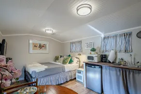 Hawthorne Grove: Private Midtown Tiny Retreat - Image 5