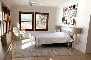 Sunny Lakefront Retreat - Image 3