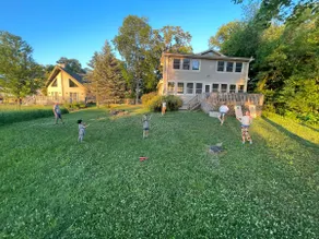 Sunny Lakefront Retreat - Image 2