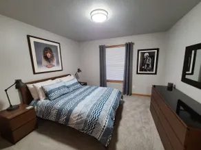Easy check in. Very clean. Music themed. Comfy. - Image 5