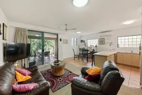 Fantastic Unit in the heart of Cotton Tree - Image 3