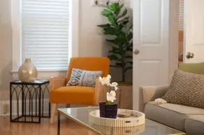 Cozy bungalow in historical district (sleeps 6) - Image 3