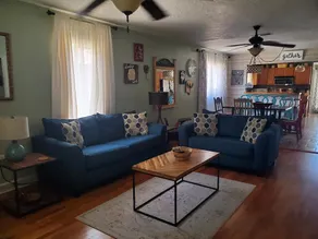 Recycled Art Haven - GREAT Location! - Image 4