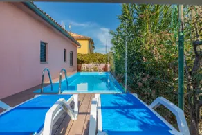 Modern Holiday Home with pool & 4 bikes, near center - Image 2
