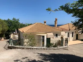 Villa Hioni Oasis by the Sea on 5 Star Resort - Image 3