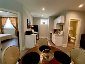 Elegant King Bed Apartment In Quiet Neighborhood - Image 4