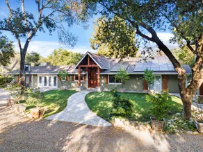 Luxury Riverfront Home w/amazing amenities! - Image 2