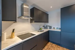 Modern One-Bed Apartment in the Heart of Town - Image 2