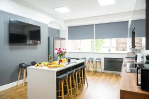 Liverpool Georgian Qtr - sleeps 30 £100 pppn - Image 5