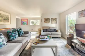 Earthworks Art House - Image 2