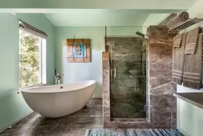 Earthworks Art House - Image 5