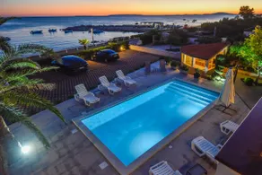 Deluxe Two bedroom Apartment with Pool next to the Sea - Image 5