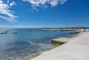 Deluxe Two bedroom Apartment with Pool next to the Sea - Image 4