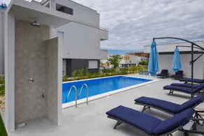 Mare Three-bedroom Apartments with Pool and Terrace - Image 2