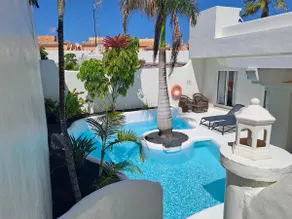 Veaco Bahíazul – Pool & Jacuzzi Villa Corralejo - Image 3