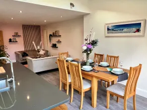 Beautiful modern family home, parking and garden - Image 2