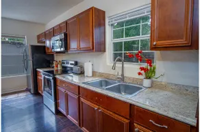 Hays St Cozy Remodeled 2BR/2BA house sleeps 8 - Image 3