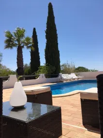 Wunderschöne Villa mit 3 Schlafzimmern in einer ruhigen Gegend mit privatem Pool und weitem Meerblick. - Image 2
