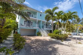 Sleeps 10 Pool Elevator Beach/Bay views - Image 2