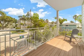 Sleeps 10 Pool Elevator Beach/Bay views - Image 5
