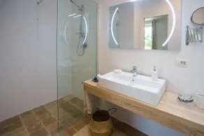 Villa Rosa Resort - Luxury Apartment 5 - Image 3