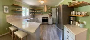 Pristine getaway for groups; 5 BR - sleeps 16+ - Image 4