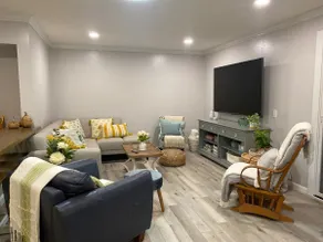 Pristine getaway for groups; 5 BR - sleeps 16+ - Image 2