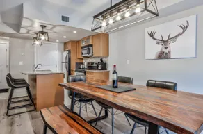 High Peak Hideaway 2 BR/2Bath Luxury Retreat - Image 3
