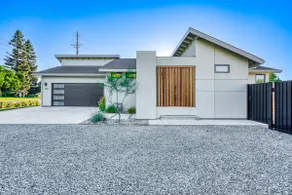 Designer Home Central to Sacramento - Image 3