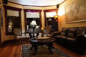 Bright and Spacious, Perfect Location - Image 5
