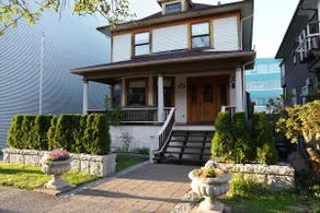 Bright and Spacious, Perfect Location - Image 2