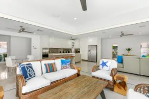 Harbour Drive Luxury in Bluewater Estate - Image 3