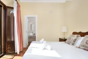 Beaches+Countryside. Chic, Stone Townhome in Medieval Village,Air Conditioning! - Image 3
