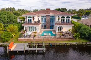 Luxurious Waterfront 6B/5Bt Pool-Spa-Theater Home - Image 3