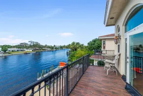 Luxurious Waterfront 6B/5Bt Pool-Spa-Theater Home - Image 5