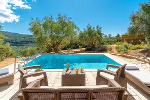 Peaceful two-bedroom property in the olive grove - Image 5