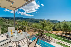 Peaceful two-bedroom property in the olive grove - Image 4