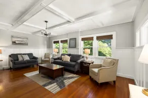 The Aerie. 2 King beds, AC, outdoor shower. Walk to 2 local beaches - Image 2