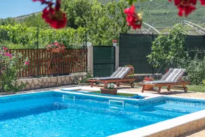 Vacation home with pool in Sibenik countryside - Image 4