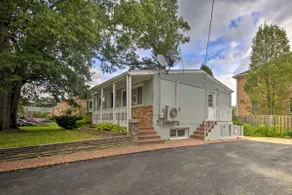 Cozy Retreat for 6 with free parking in Alexandria - Image 4