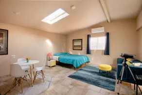 Large Private Oasis with Yard Space, Minutes to Downtown - Image 5