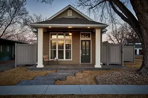 Balcony House Bungalow - Image 2