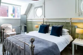 Tower Mews - Penthouse Suite with Private Balcony - Image 3