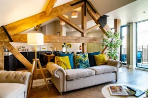 Tower Mews - Penthouse Suite with Private Balcony - Image 2