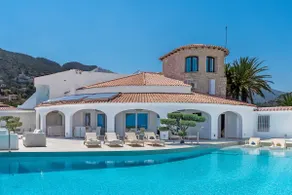 Top Villa on frontline of the Mediterranean - Image 3